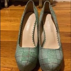 Women’s green plaid block closed-toed heels pumps